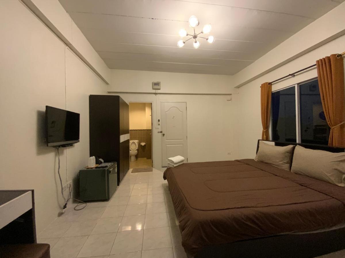 Uh Hostel Bang Saen Exterior photo